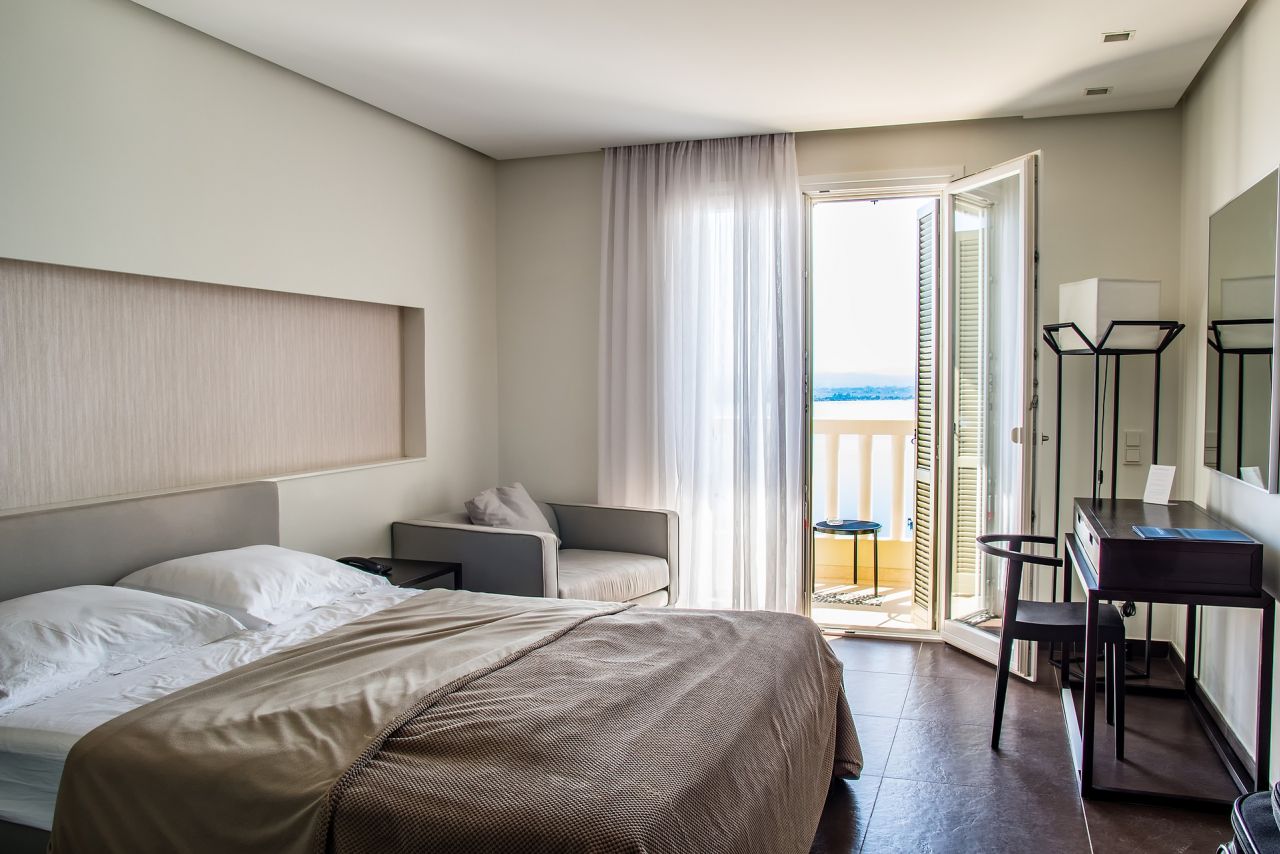 Barcelo Royal Beach Hotel-Deluxe soba pogled bazen.jpg