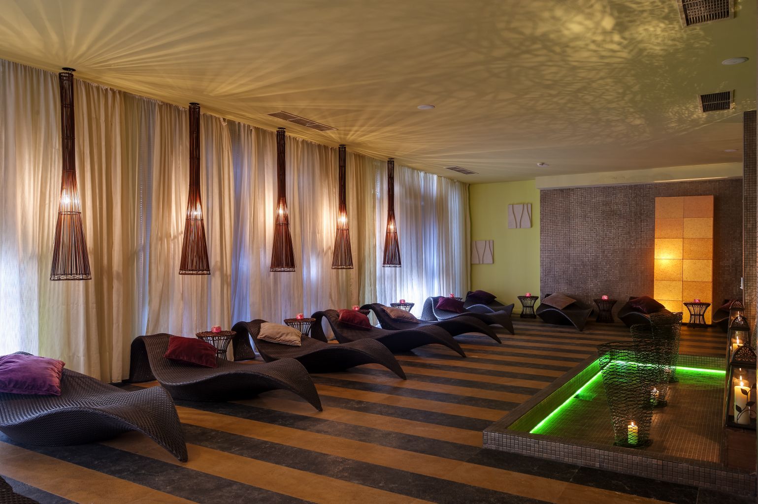 Barcelo Royal Beach Hotel-Relax zona.jpg