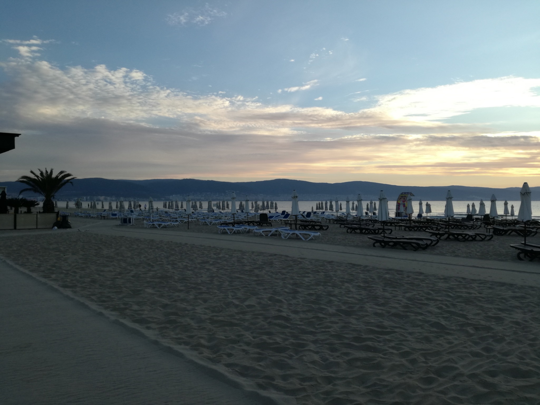Amfibia Beach Hotel-Plaza.jpg