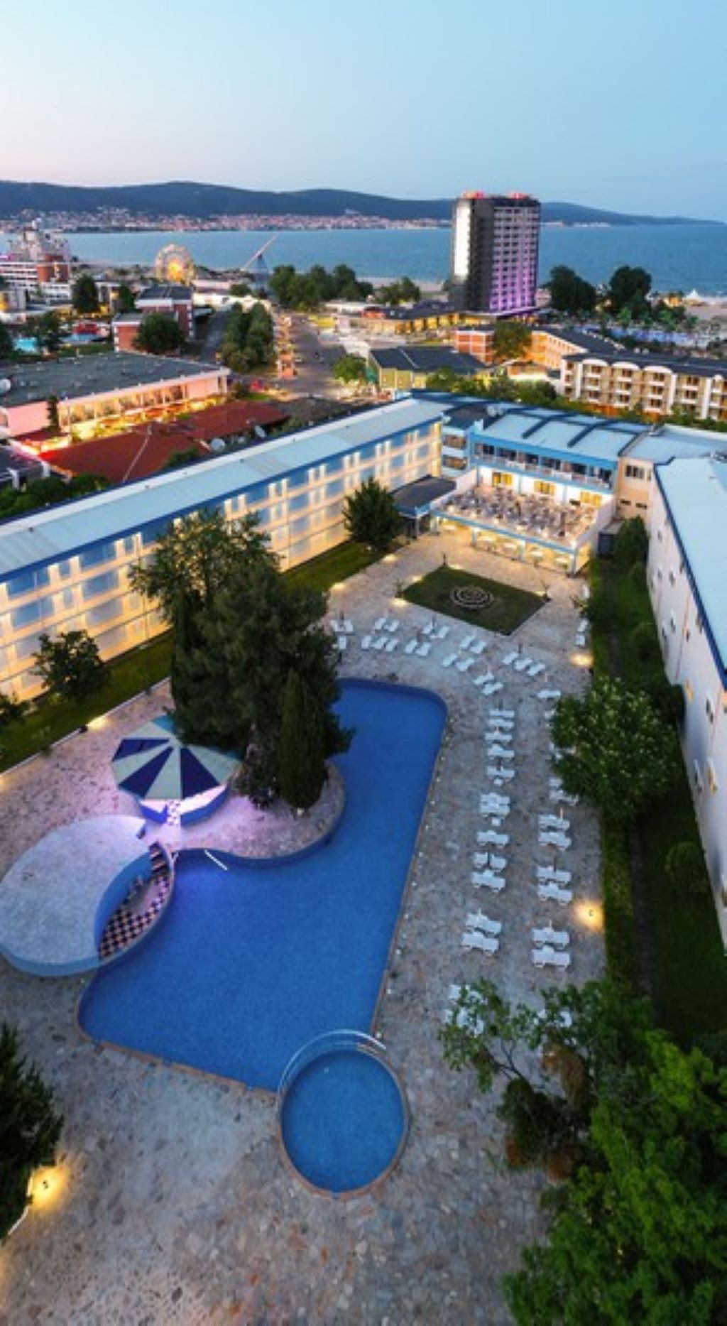 Hotel Azurro-Bazen.jpg