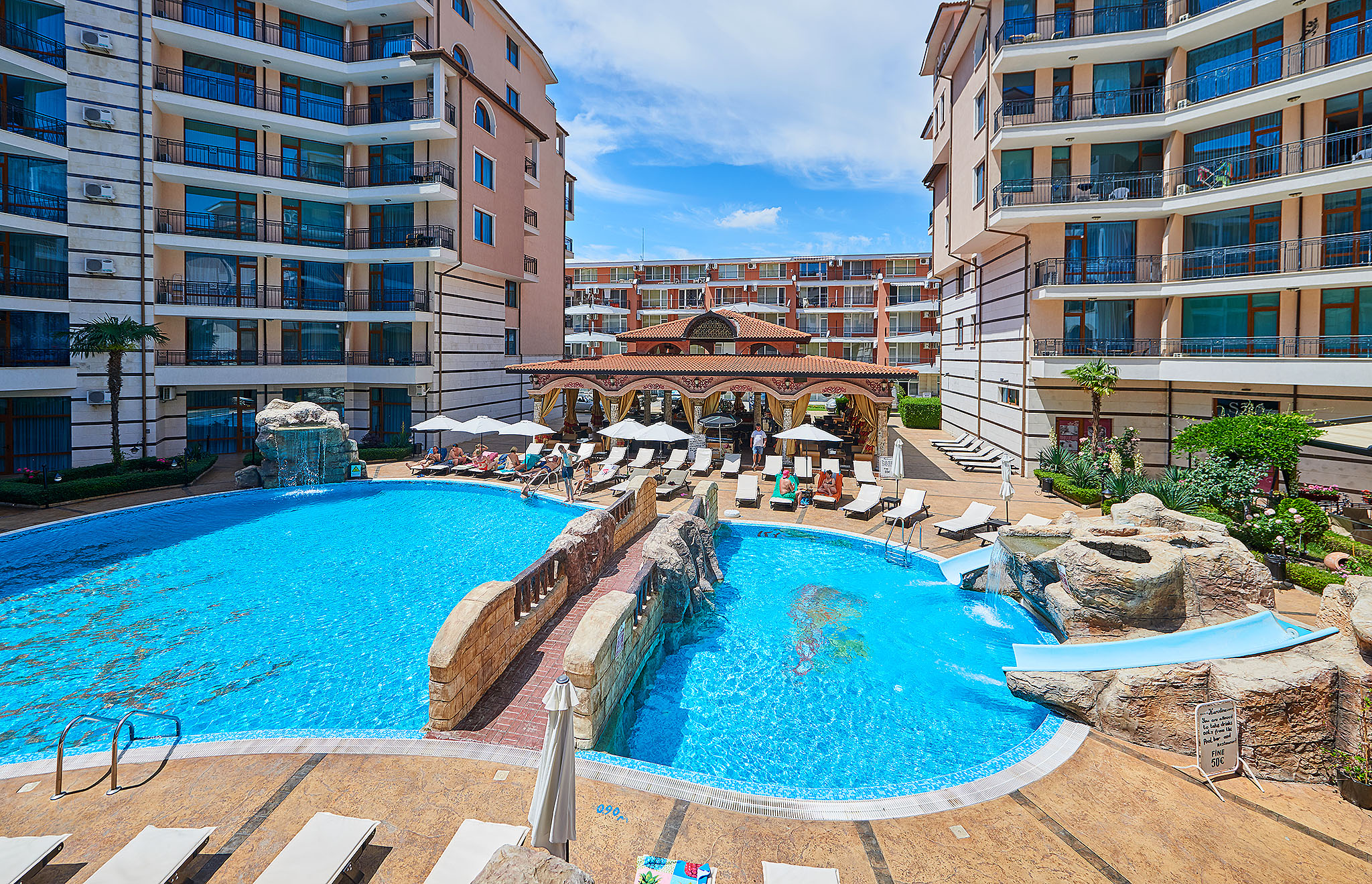 Karolina Hotel-Bazen.jpg