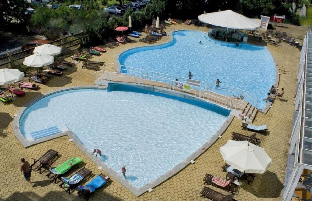 Hotel Korona-Bazen.jpg