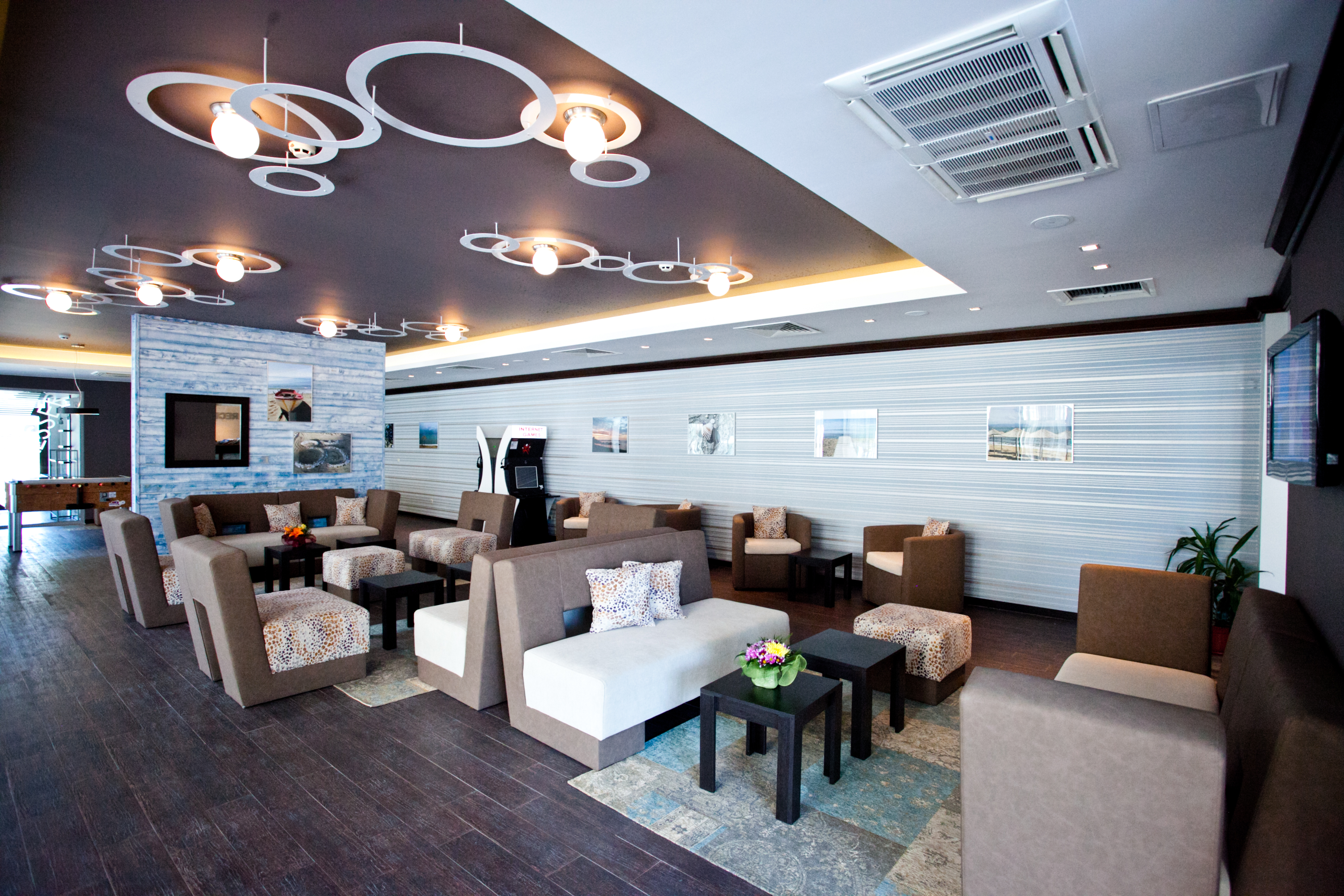 Hotel Lion-Lobby.jpg