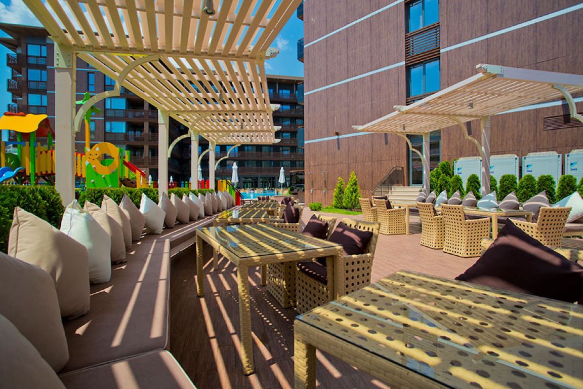 Galeon Residence & Spa-Terasa bara.jpg