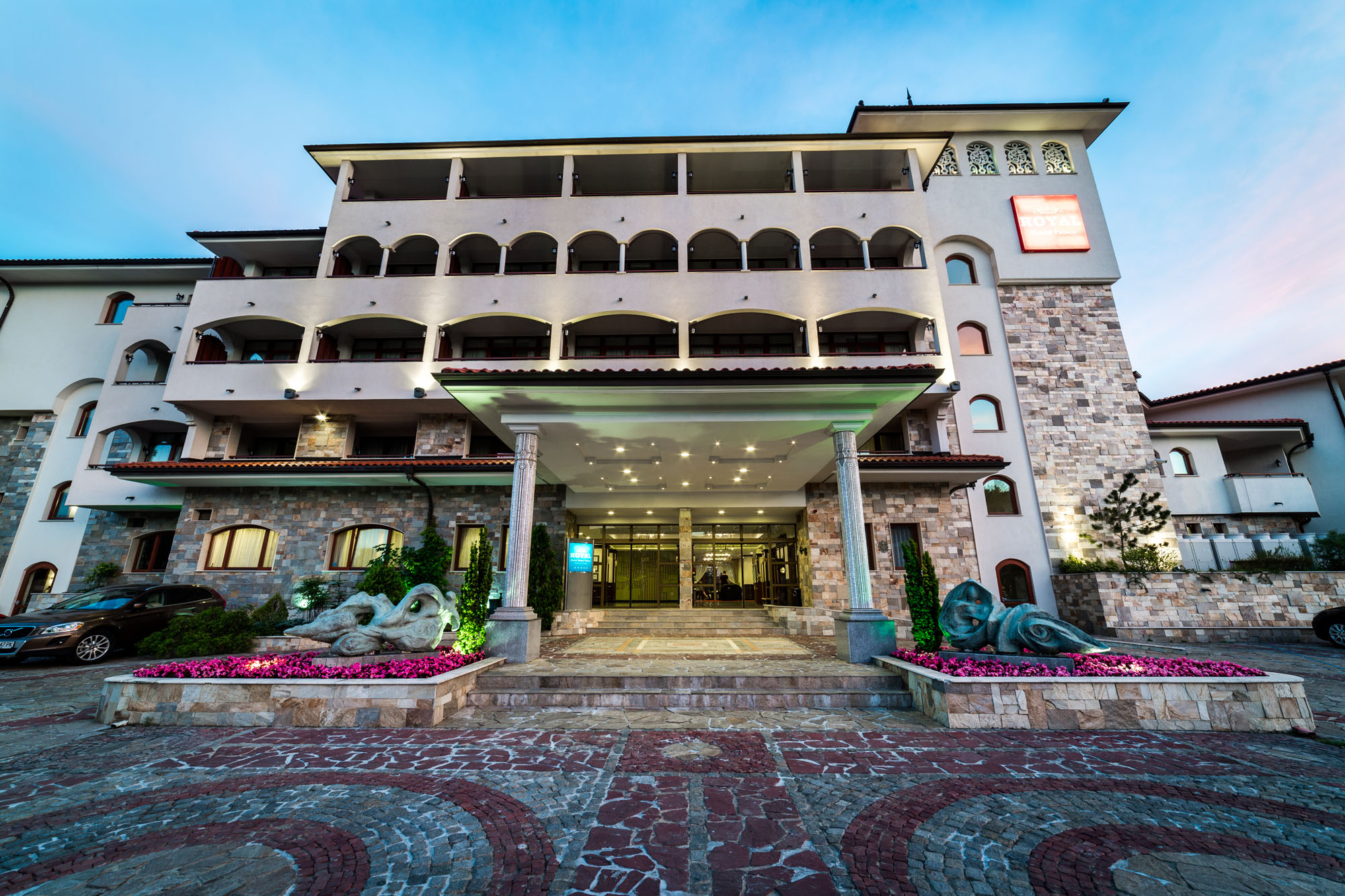 Helena Park-Ulaz u hotel.jpg
