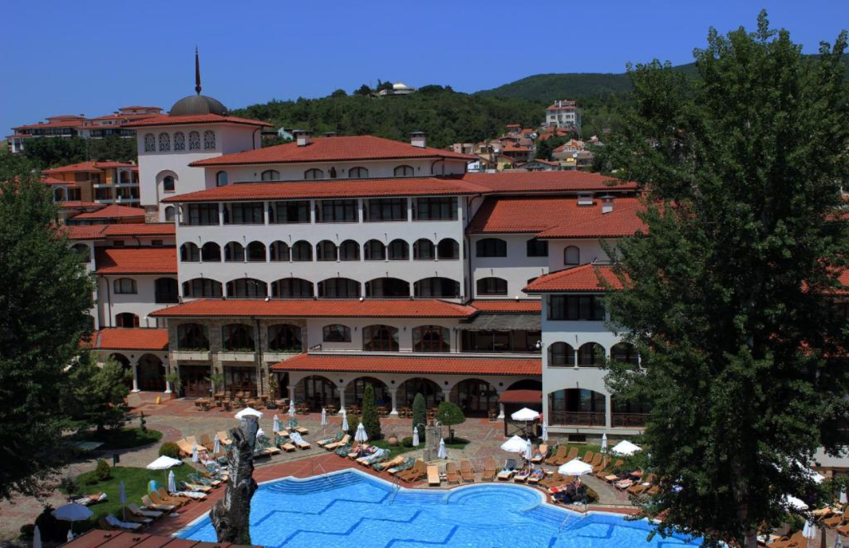 Hotel_Exterior (1).jpg