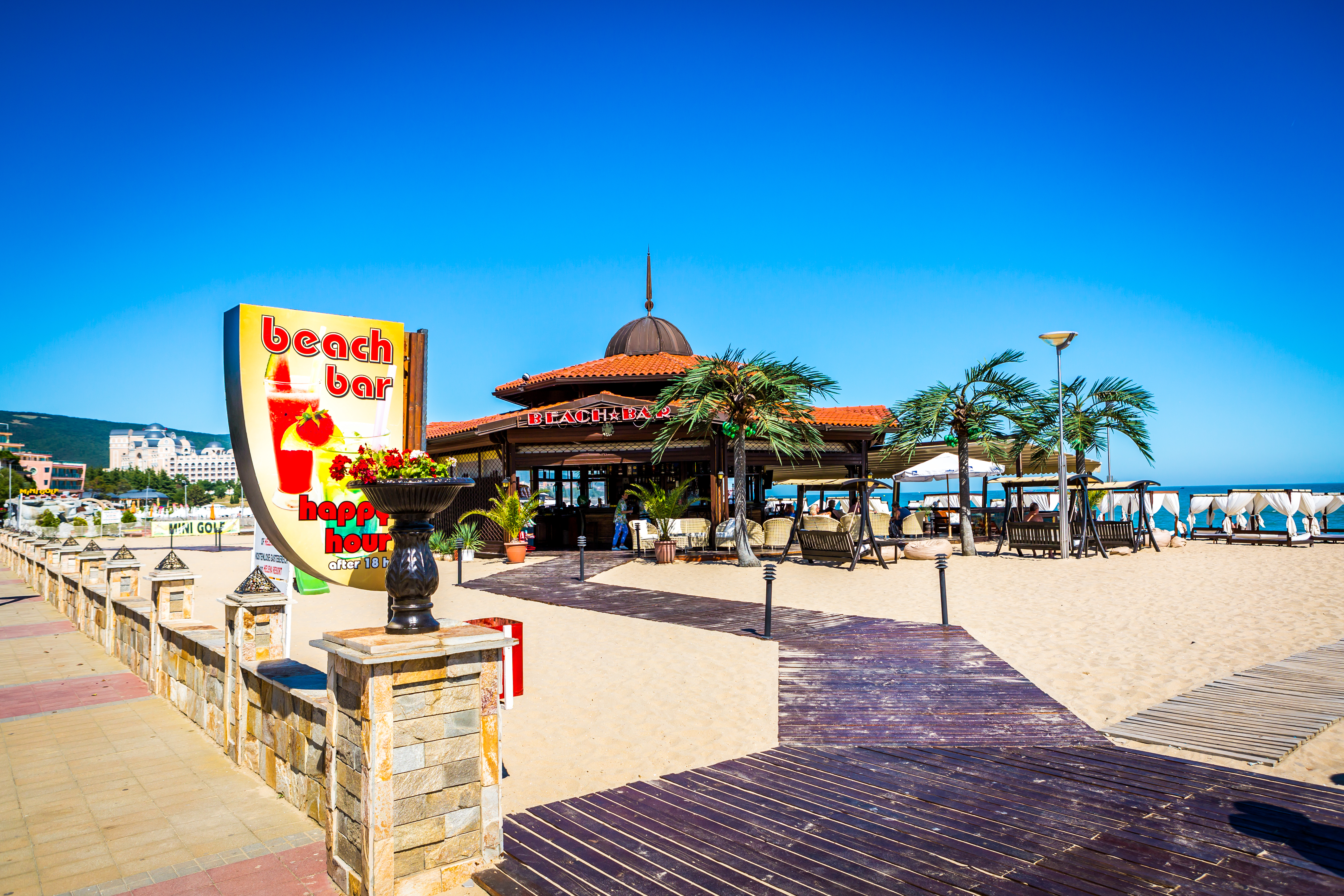 Hotel Helena Sands beach bar