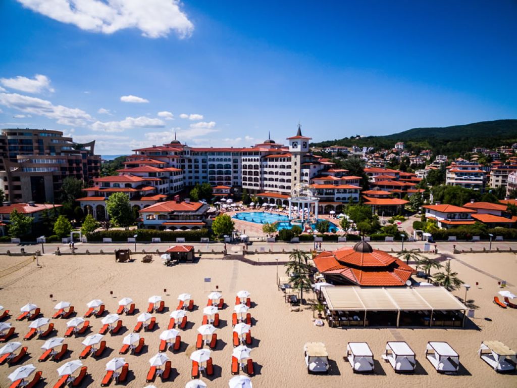 Helena Sands Hotel-Plaza.jpg