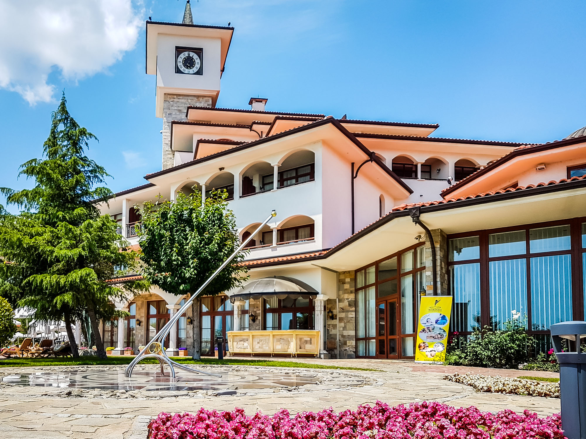 Helena Sands Hotel-Spoljni izgled.jpg