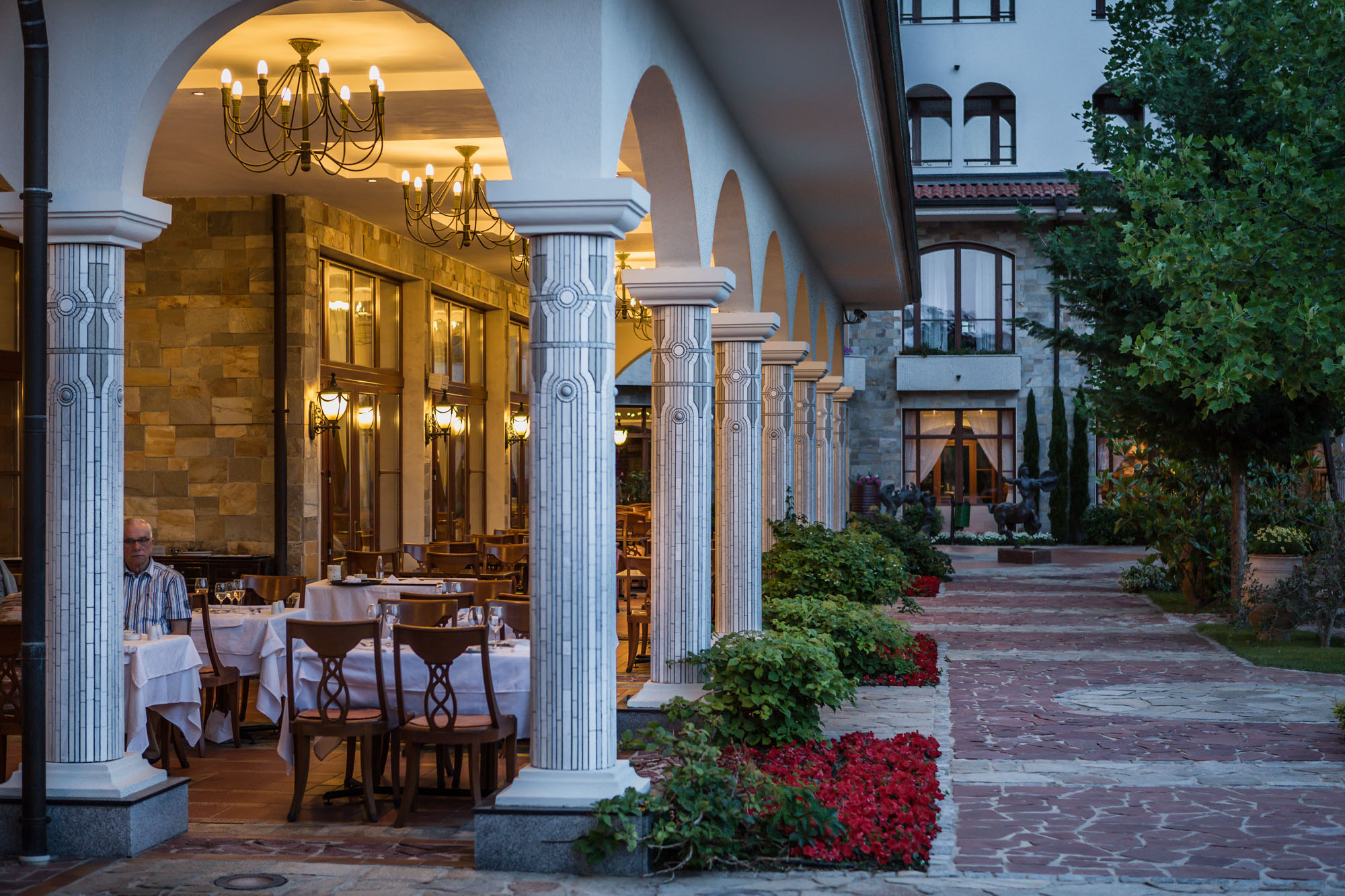 Helena Sands Hotel-Terasa restorana.jpg