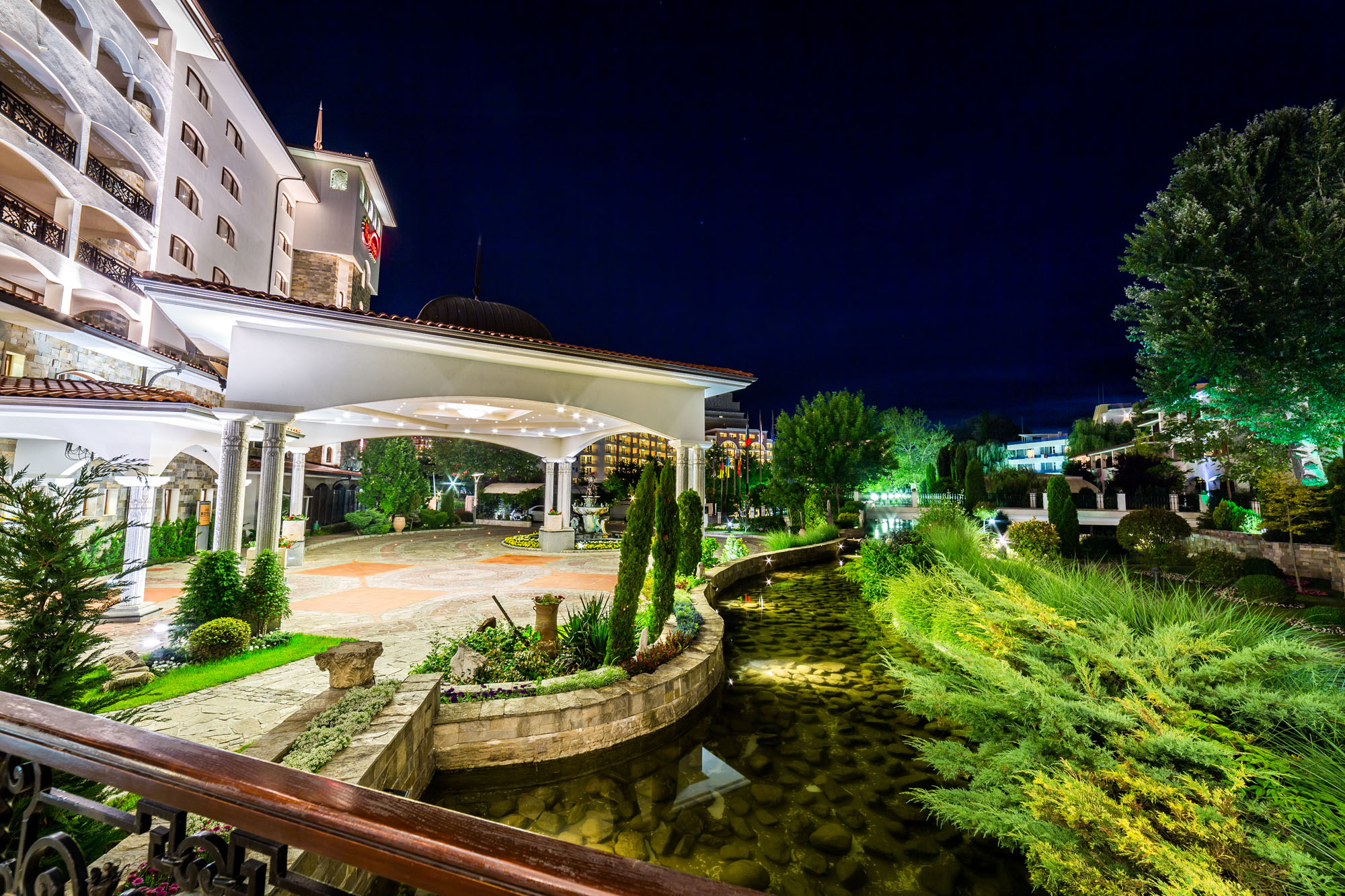Helena Sands-Prilaz hotelu.jpg
