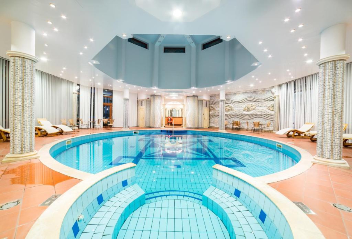Hotel Helena Sands unutrašnji bazen