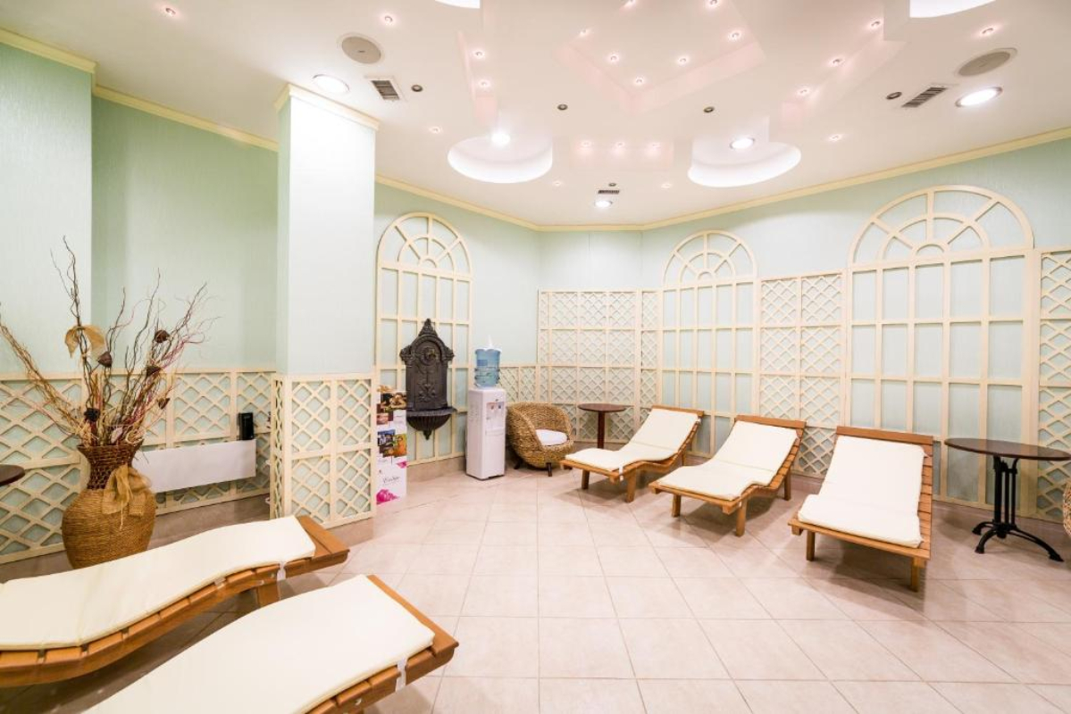Hotel Helena Sands Wellness.jpg