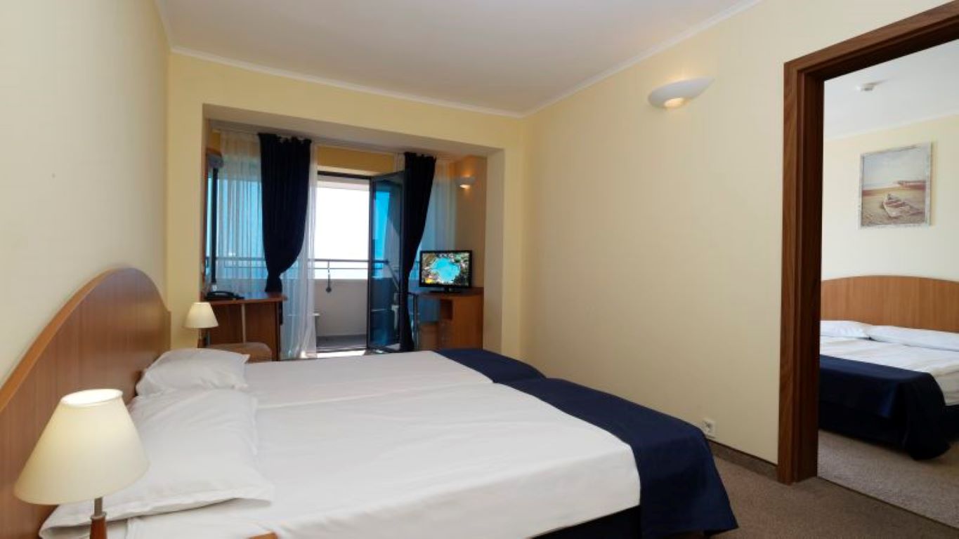 Hotel Bellevue-Porodicna soba.jpg