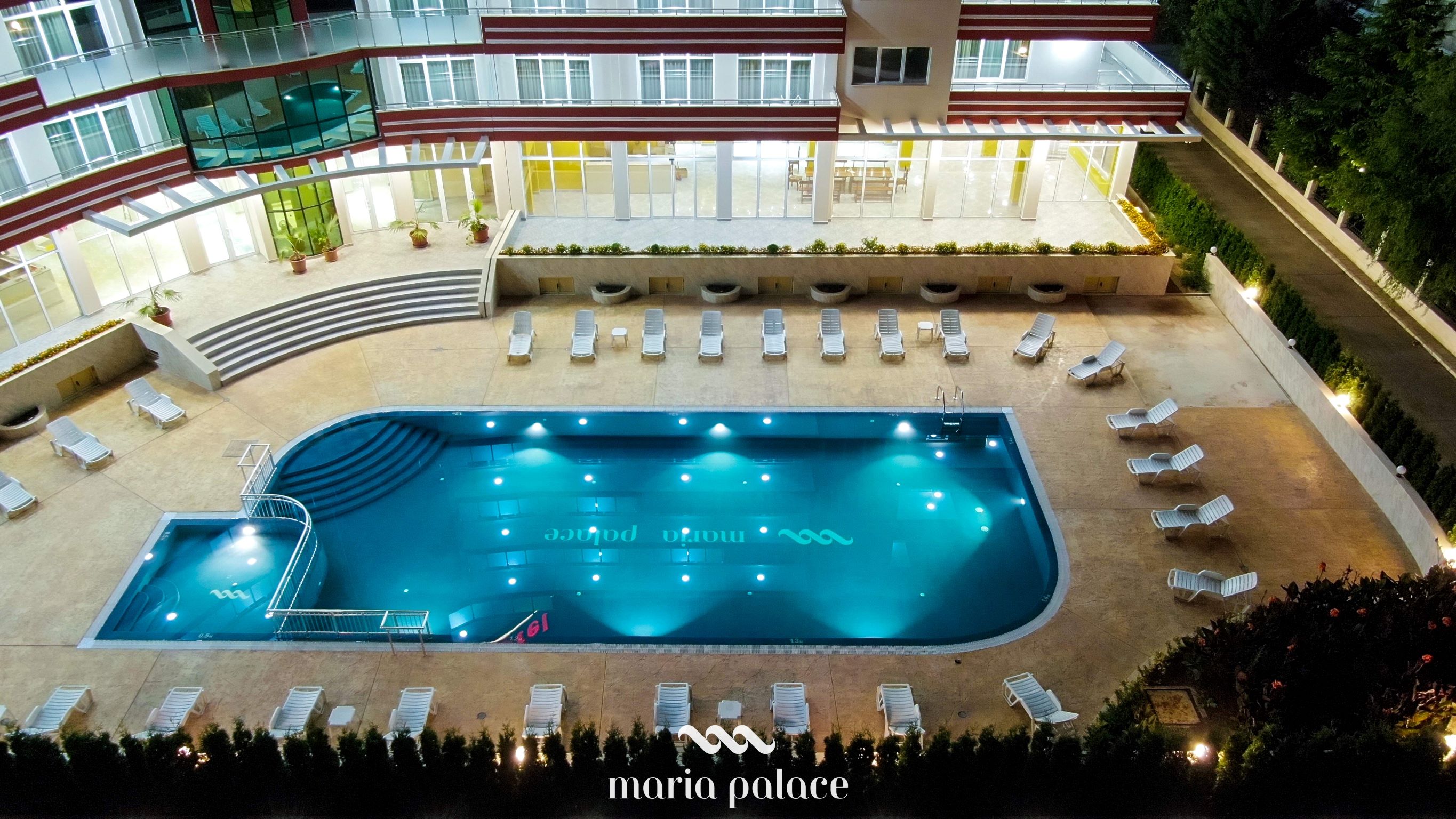 Maria Palace-Bazen nocu.jpg