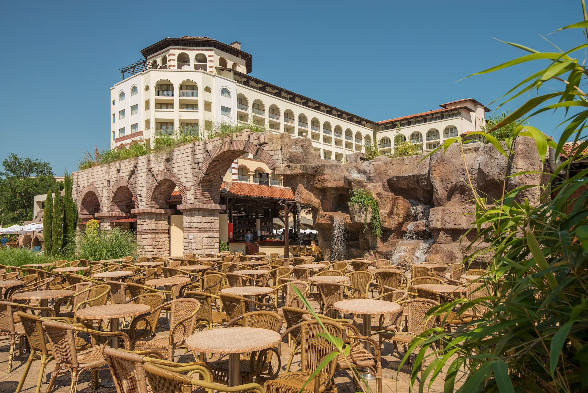 Hotel Melia Sunny Beach-Bar na bazenu.jpg