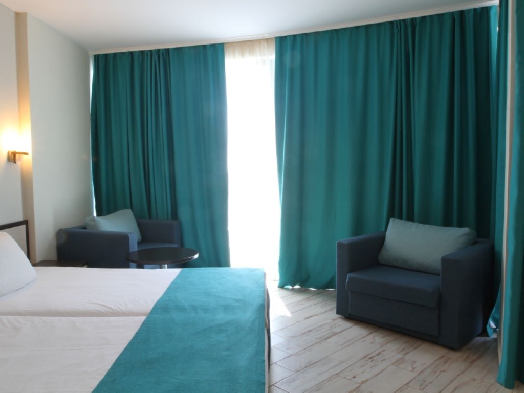 Meridian Hotel-Standardna large sobe.jpg