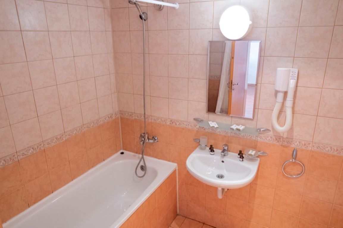Hotel Oasis-Kupatilo.jpg