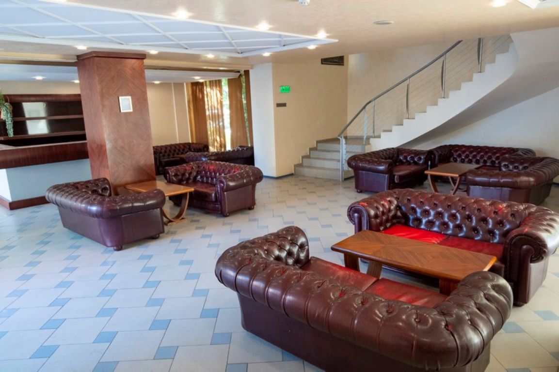 Hotel Oasis-Lobby.jpg