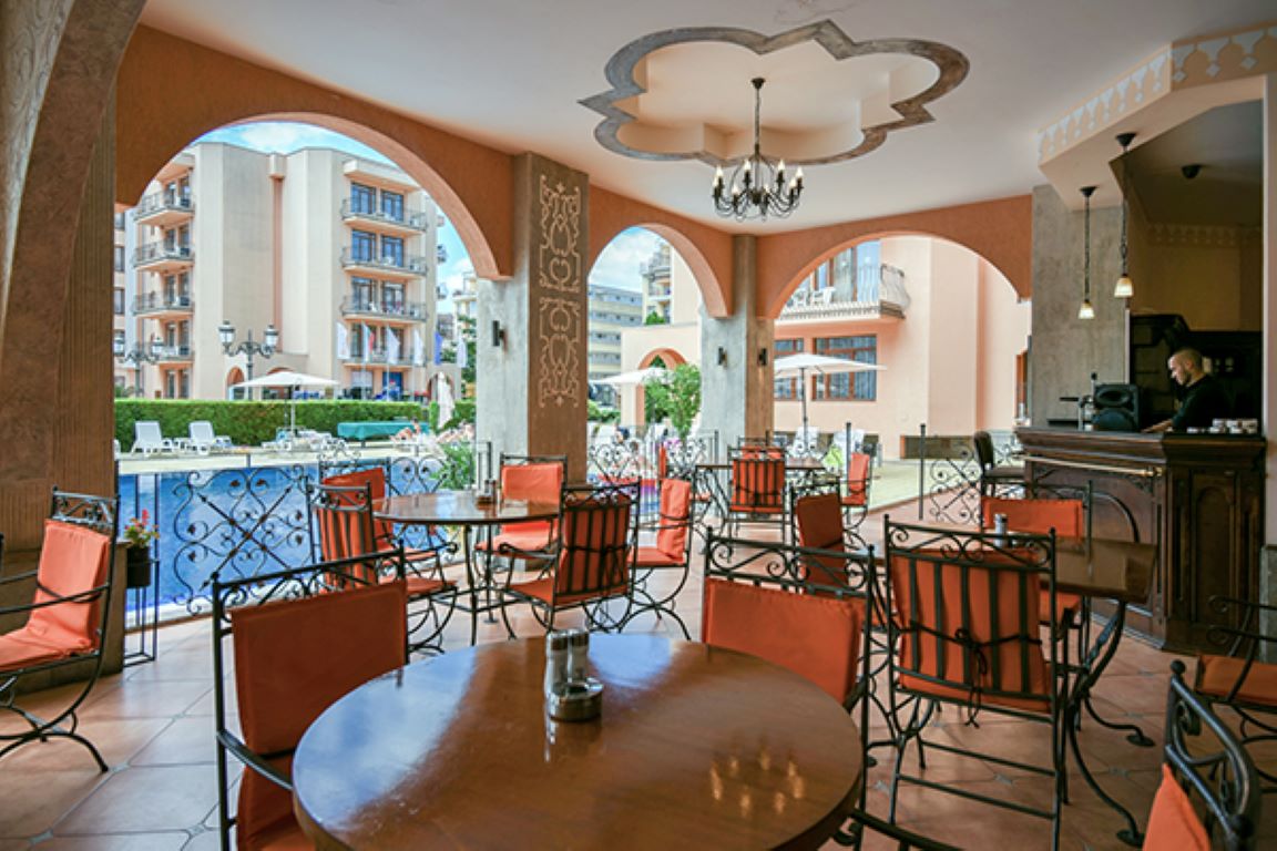 Palazzo Hotel-Bar sa muzikom.jpg