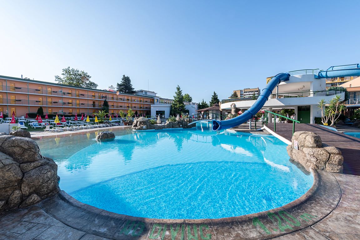 Hotel Trakia Plaza-Bazen.jpg