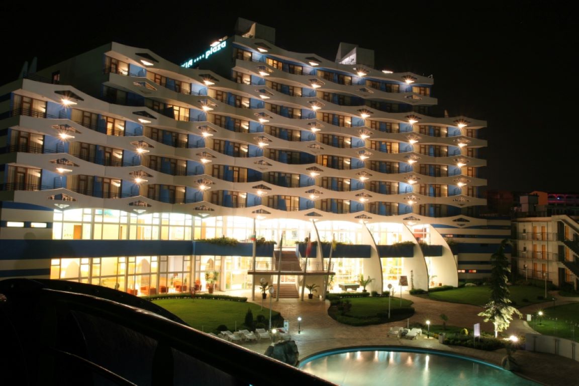 Hotel Trakia Plaza-Nocni izgled.jpg