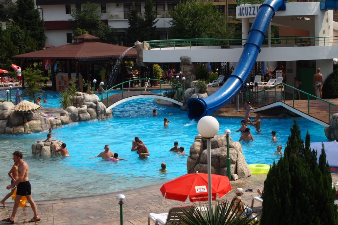 Trakia Plaza Hotel-Bazeni.jpg