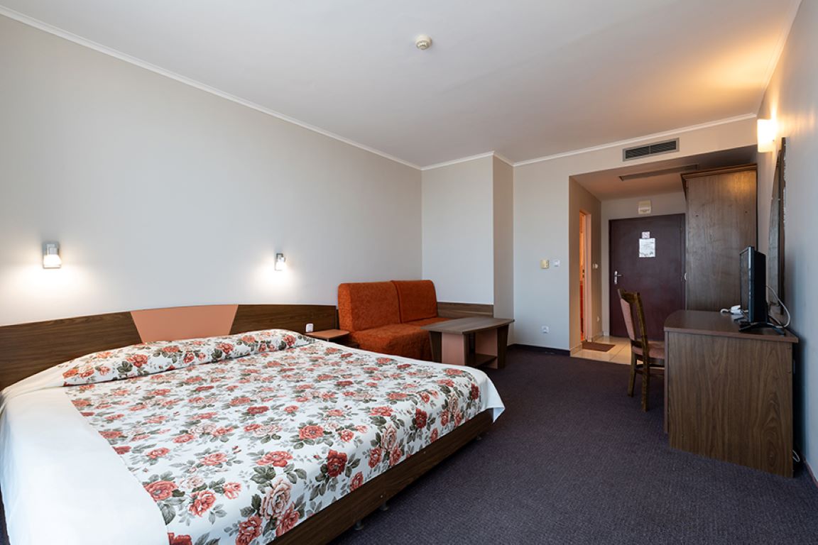 Trakia Plaza Hotel-Standardna soba.jpg