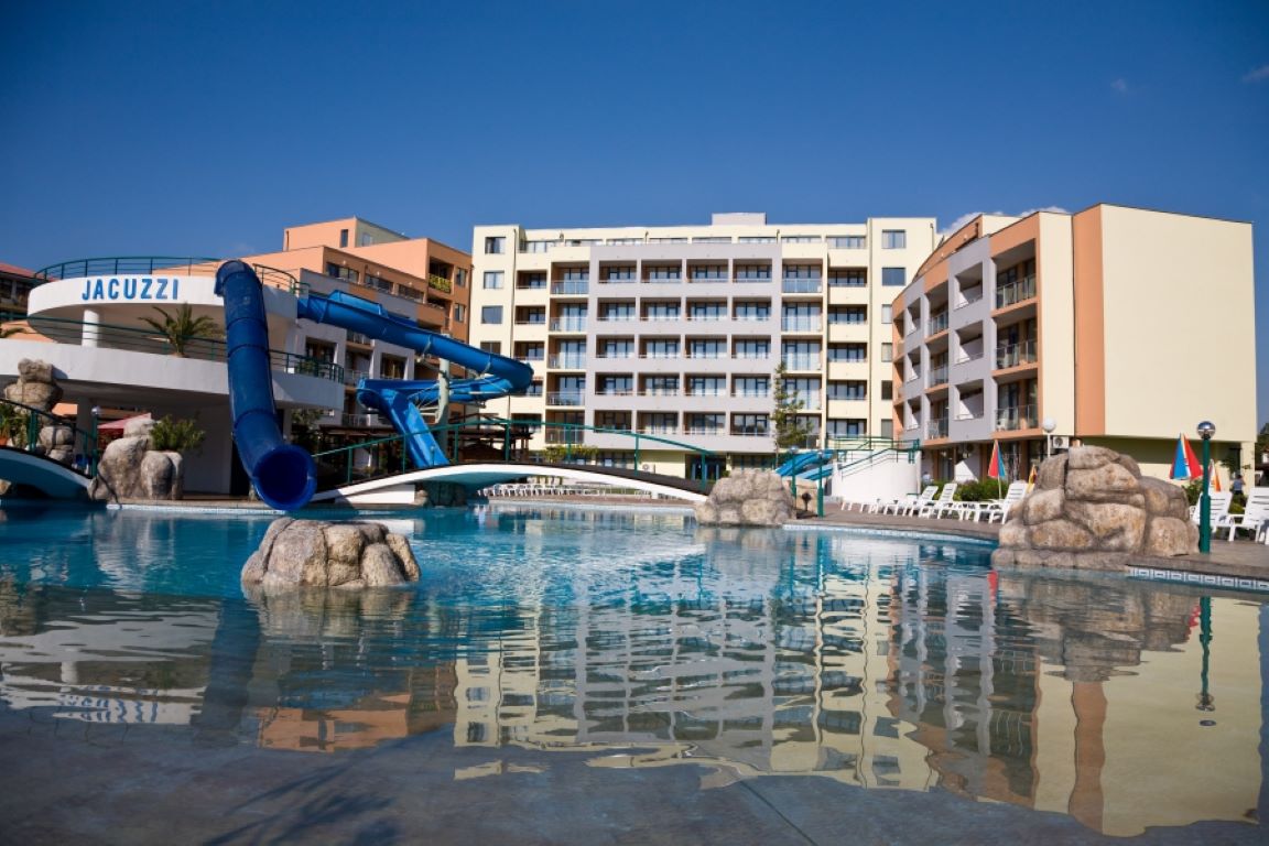 Hotel Trakia Plaza Apartments-Hotel spolja.jpg