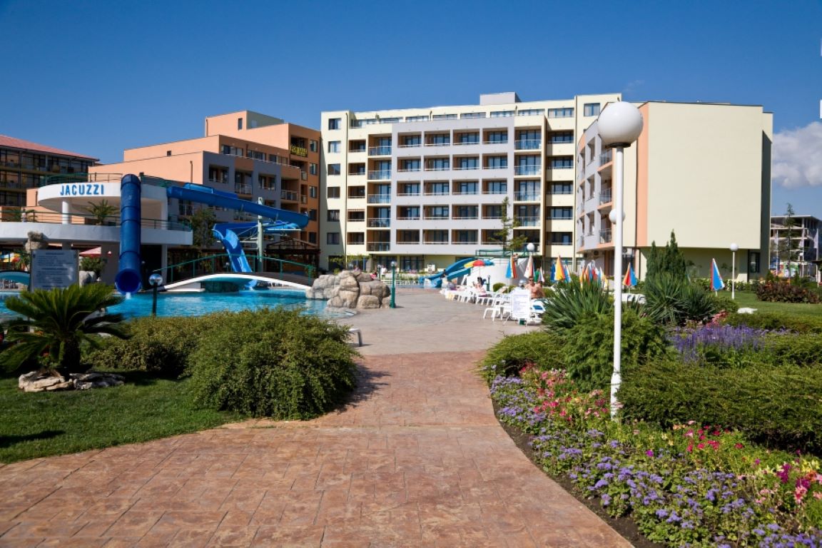 Trakia Plaza Apartments Hotel-Prilaz apartmanima.jpg