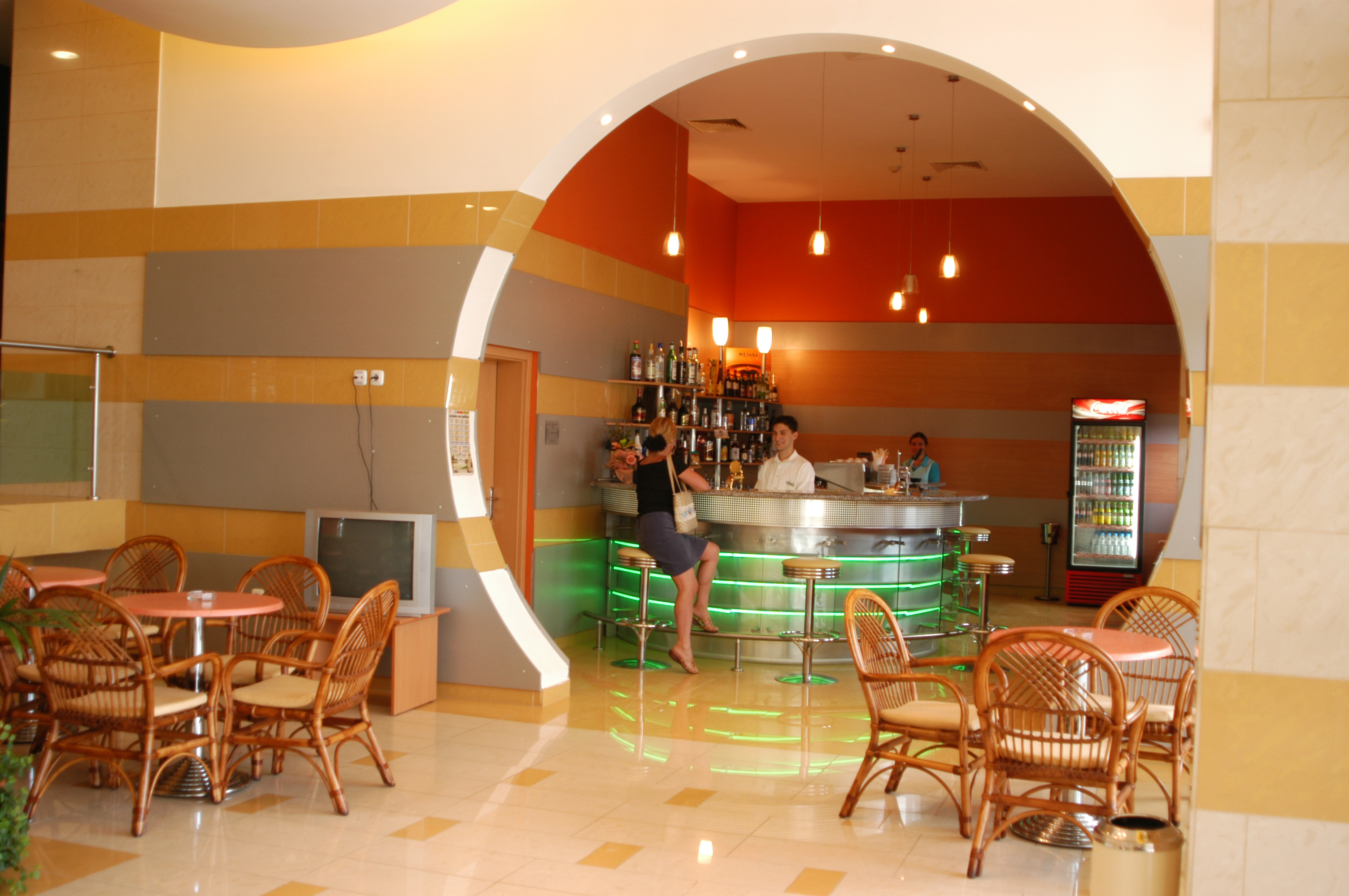 Trakia Plaza Apartments-Lobby bar.jpg