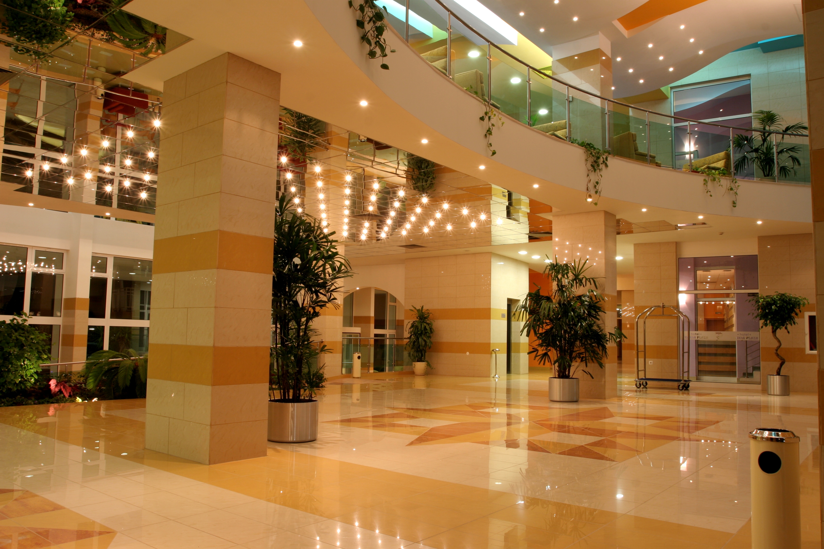 Trakia Plaza Apartments-Lobby.jpg