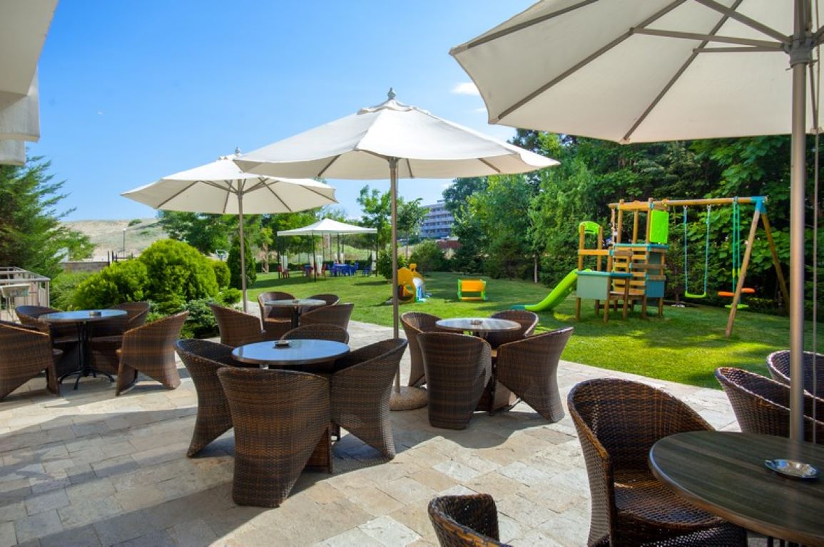 Viand Hotel-Terasa bara.jpg