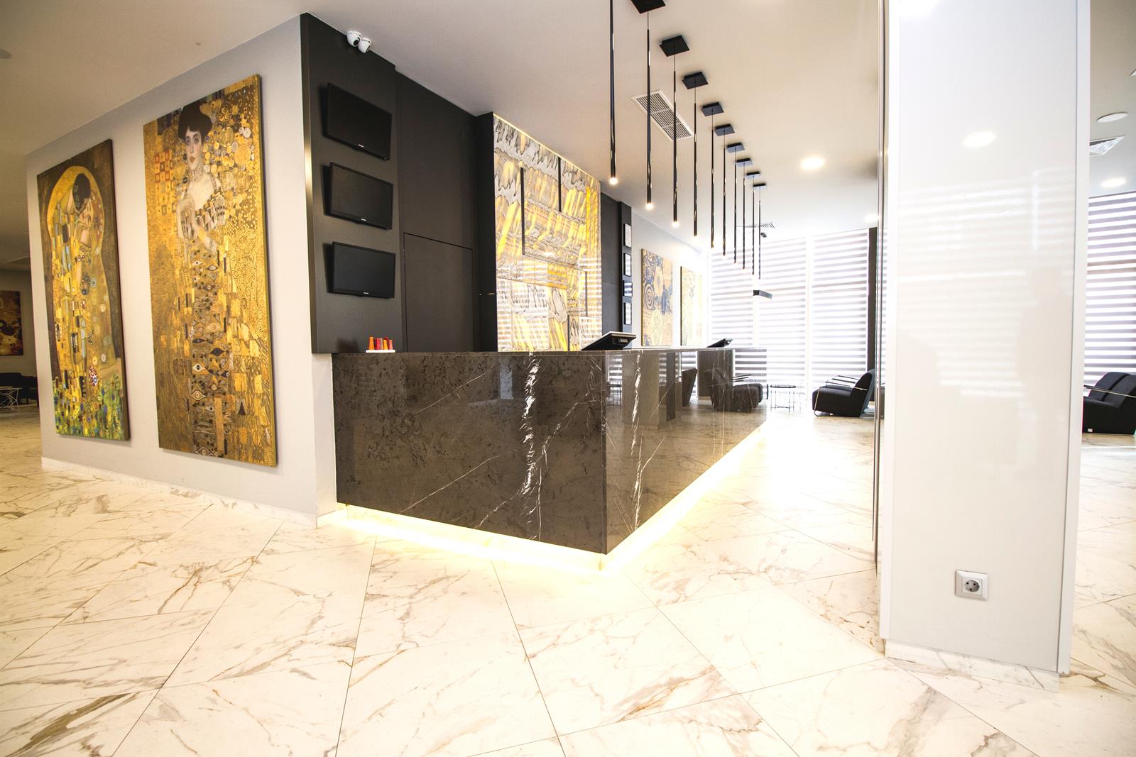 Best Western Plus Premium Inn Hotel-Recepcija.jpg