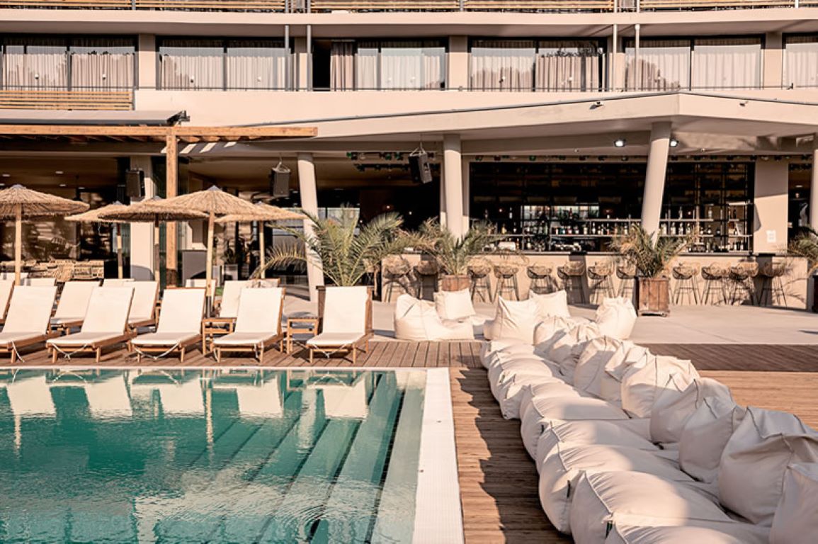 Cook's Club Sunny Beach-Oblast oko bazena.jpg