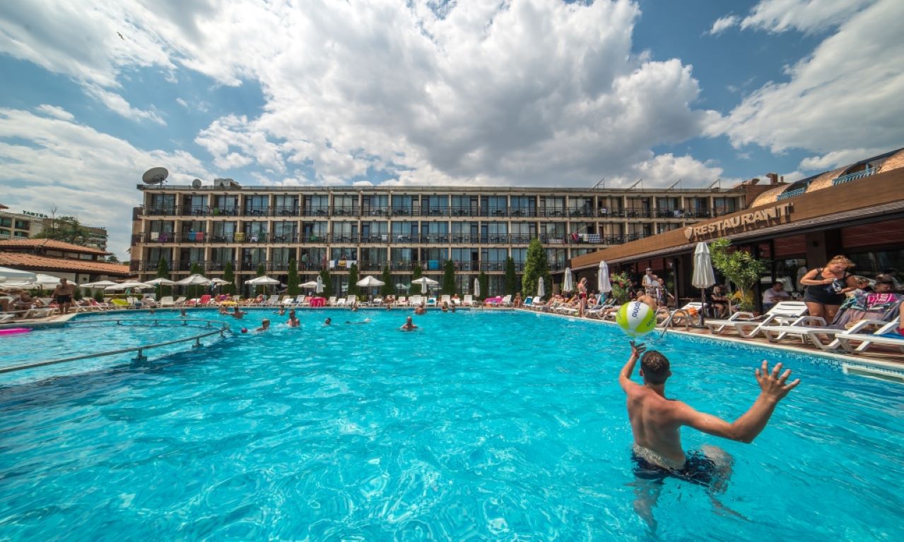 Hotel Baikal-Bazen.jpg