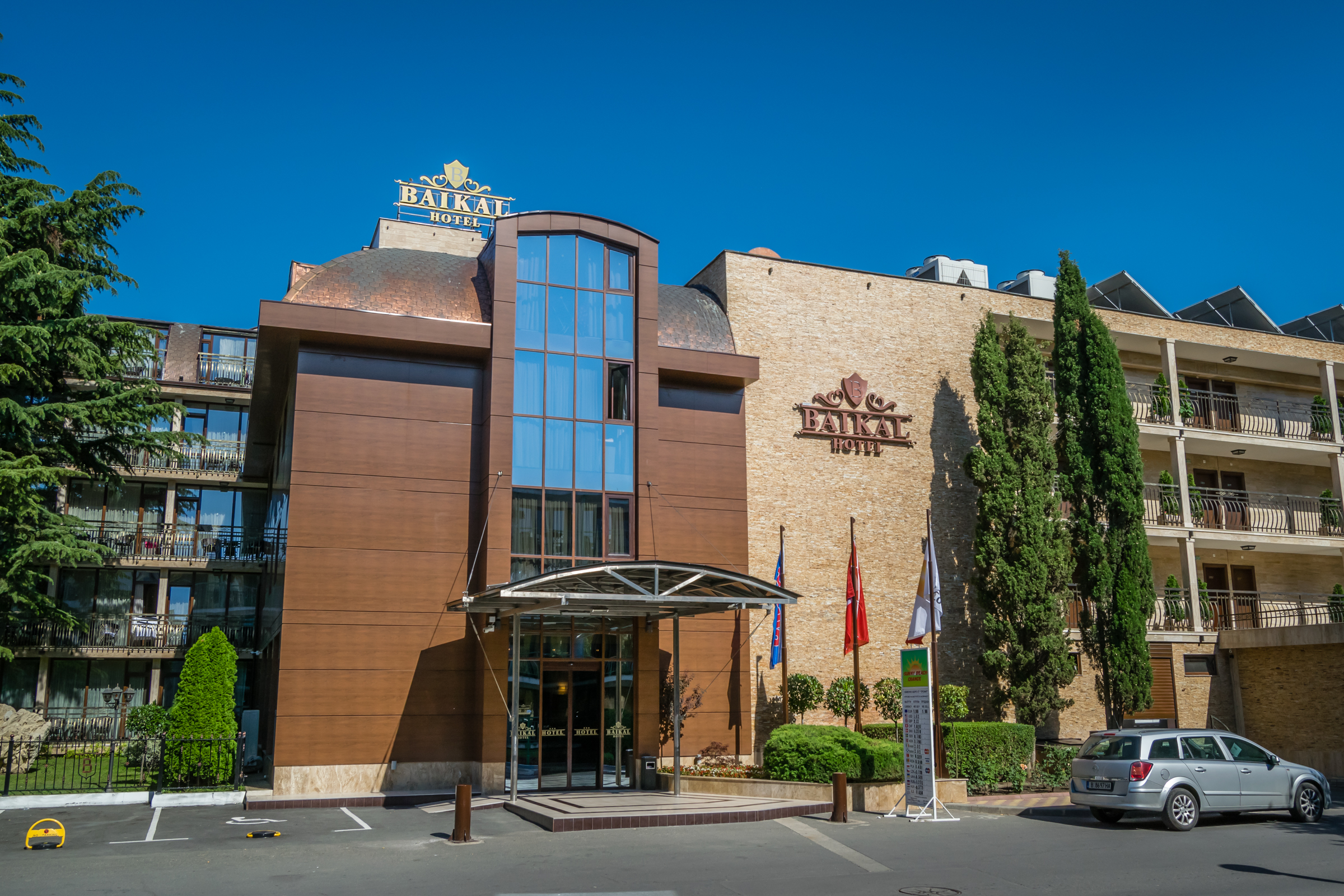 Hotel Baikal-Hotel spolja.jpg