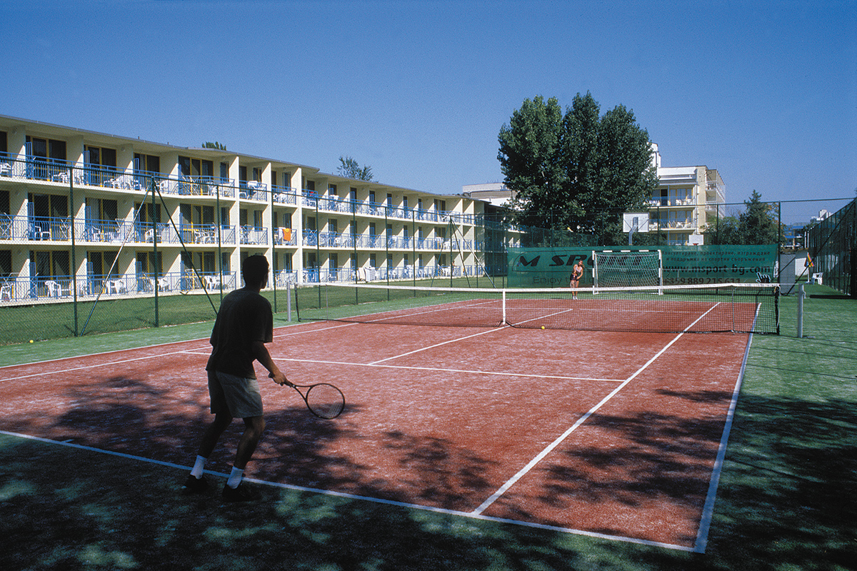Hotel Continental-Teniski teren.jpg