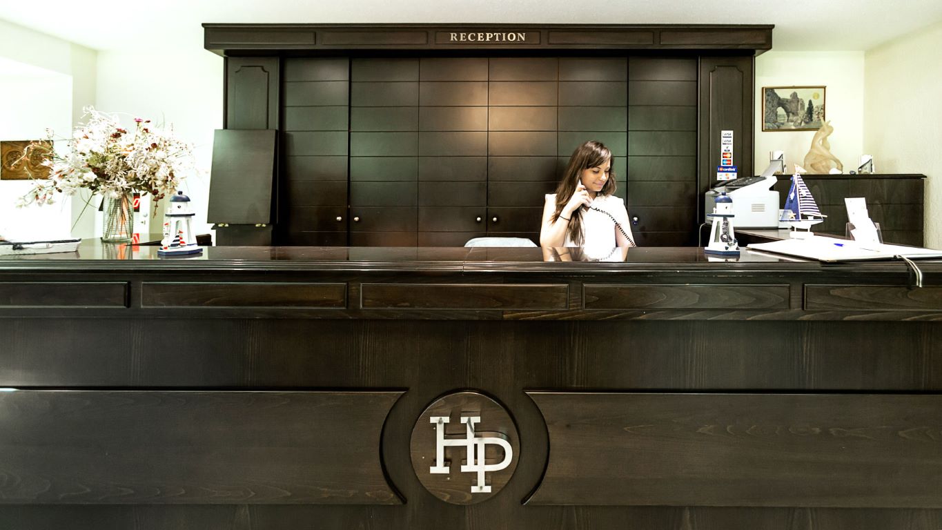 Elinotel Polis hotel recepcija.jpg