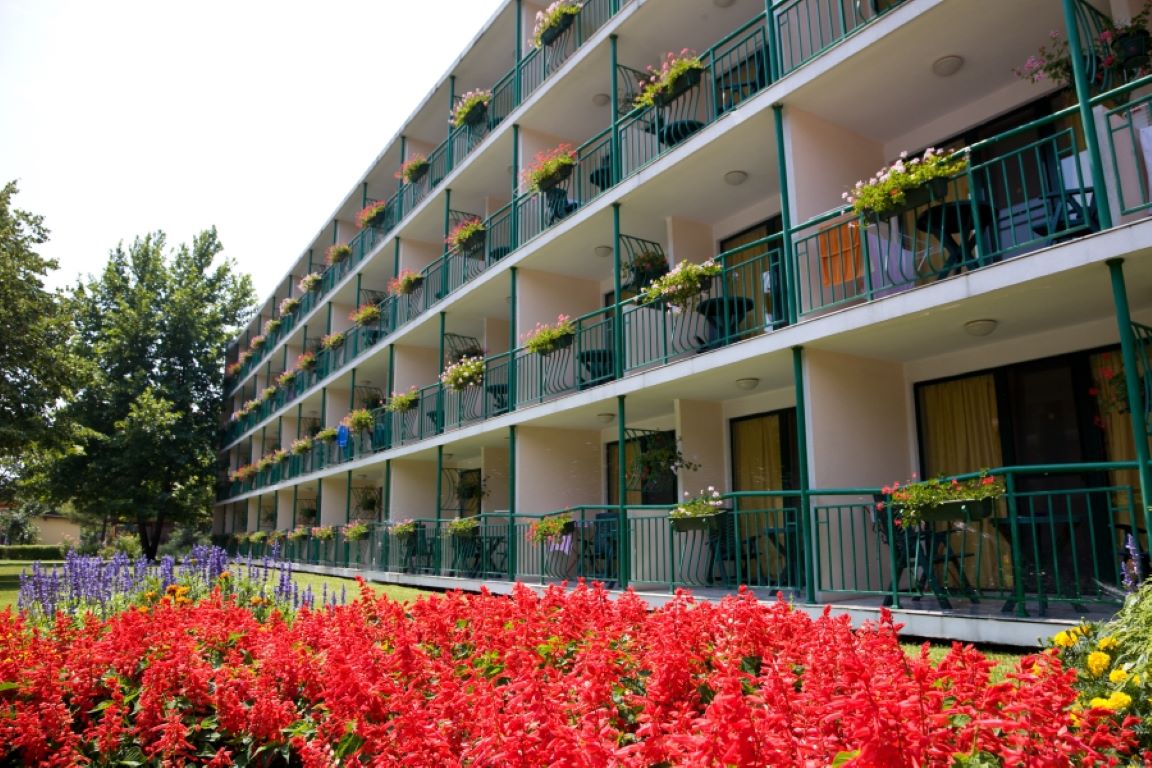 Hotel Trakia-Zgrada hotela.jpg