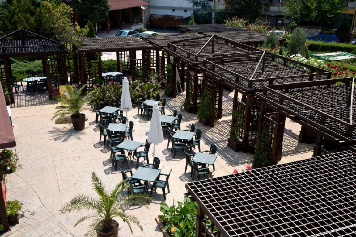 Trakia Hotel-Bar na bazenu.jpg