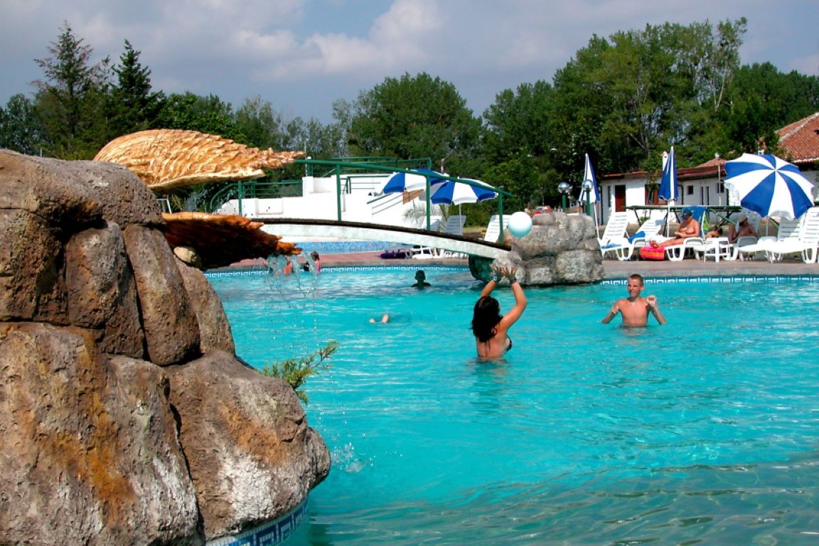 Trakia Hotel-Bazen.jpg