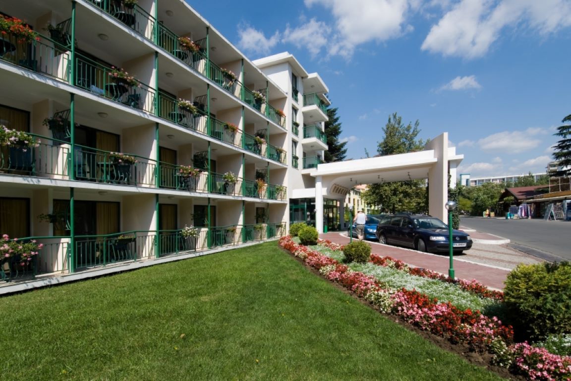 Trakia Hotel-Ulaz u hotel.jpg