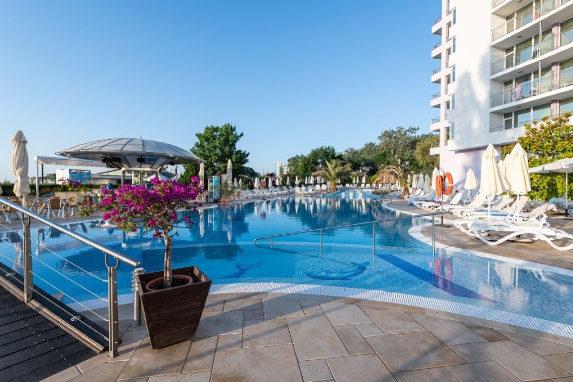 Hotel Neptun Beach-Bazen.jpg