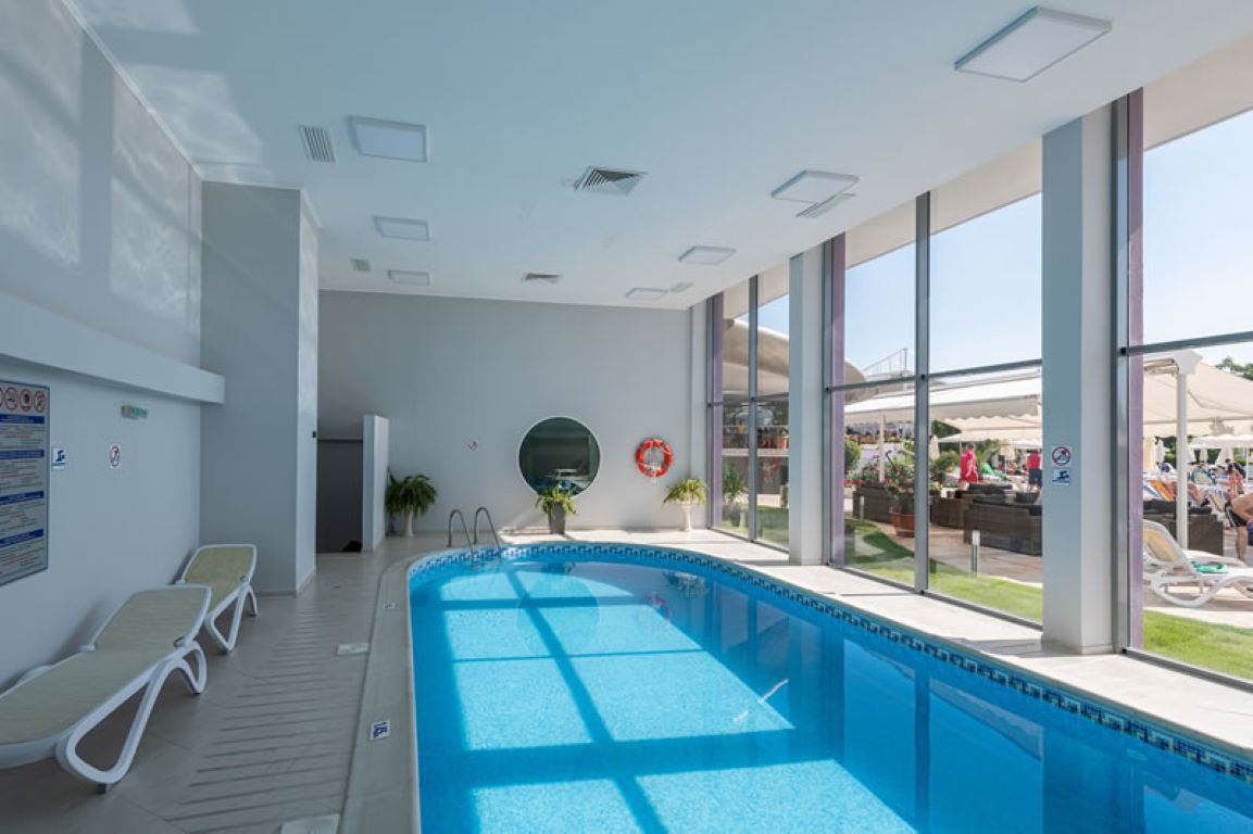 Hotel Neptun Beach-Unutrasnji bazen.jpg