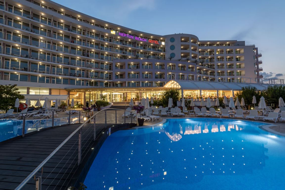 Neptun Beach-Nocni izgled.jpg