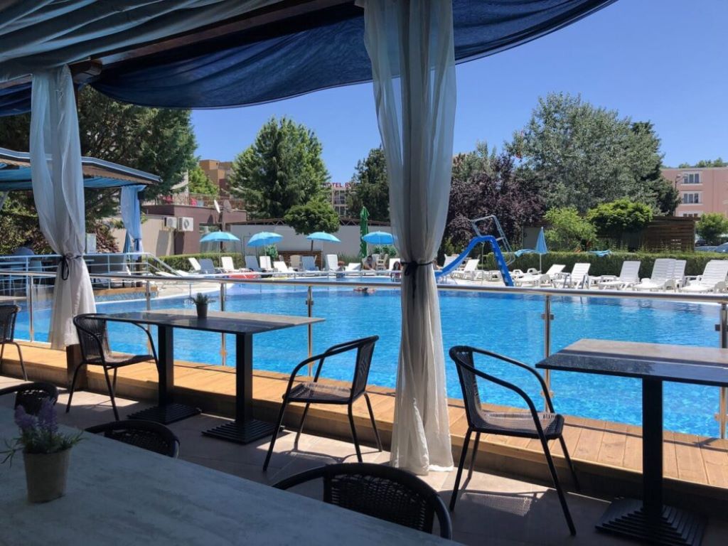 Hotel Palma-Bar na bazenu.jpg