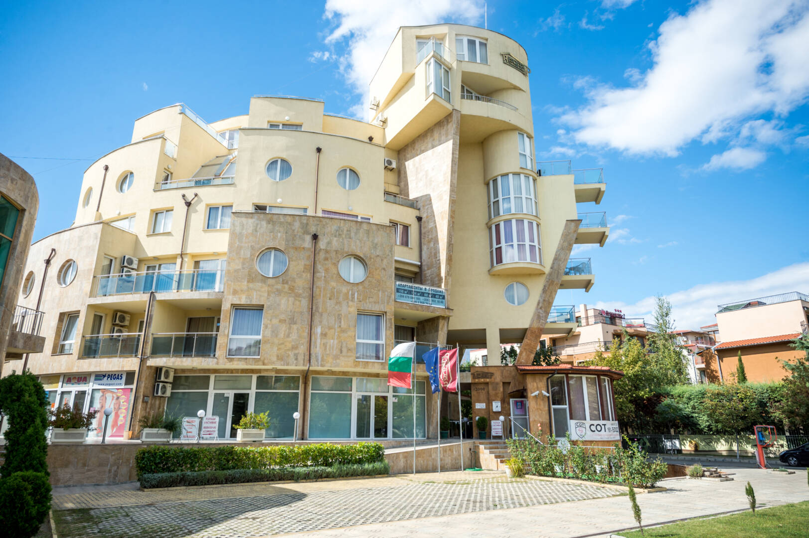 Hotel Vechna R-Ulaz u hotel.jpg