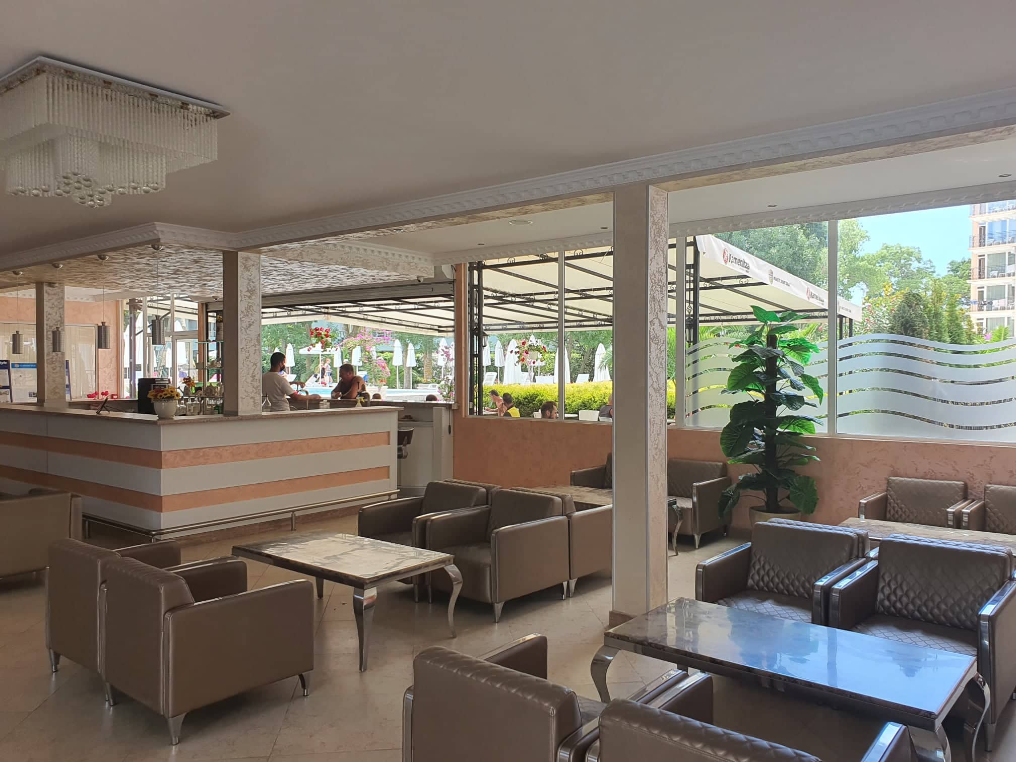 Hotel Riva-Bar na bazenu.jpg