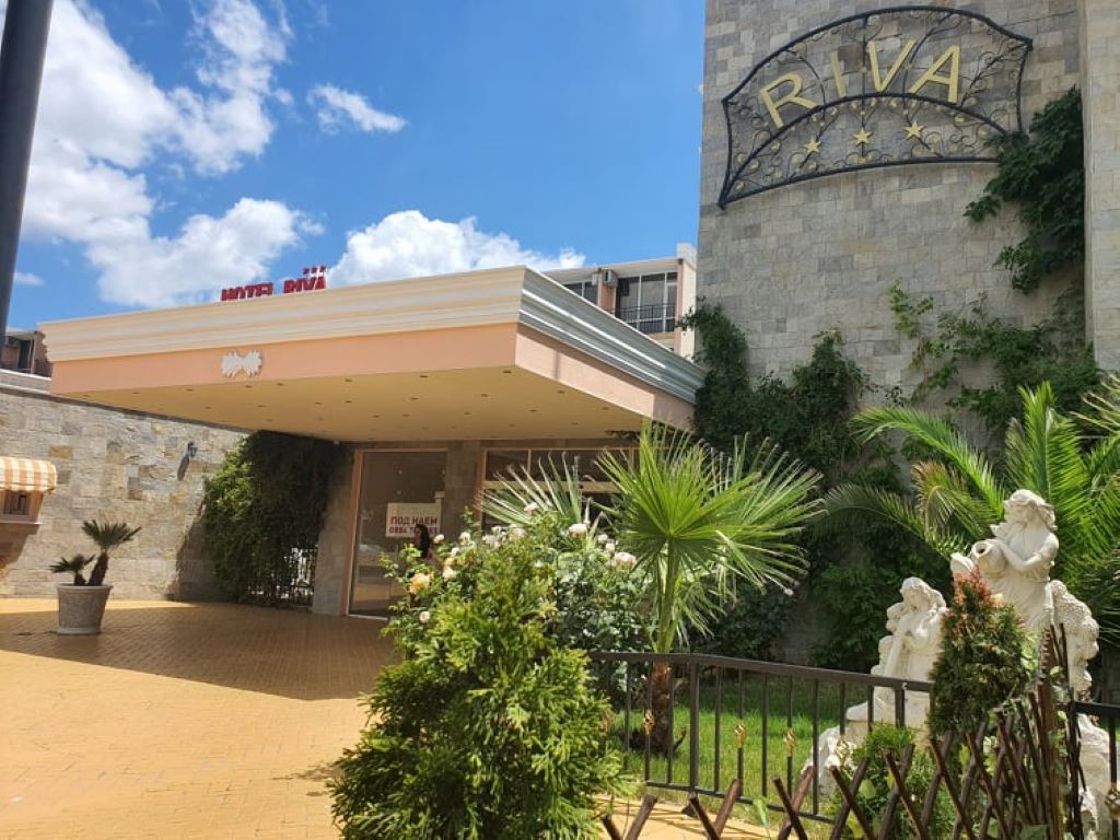Riva Hotel-Ulaz u hotel.jpg